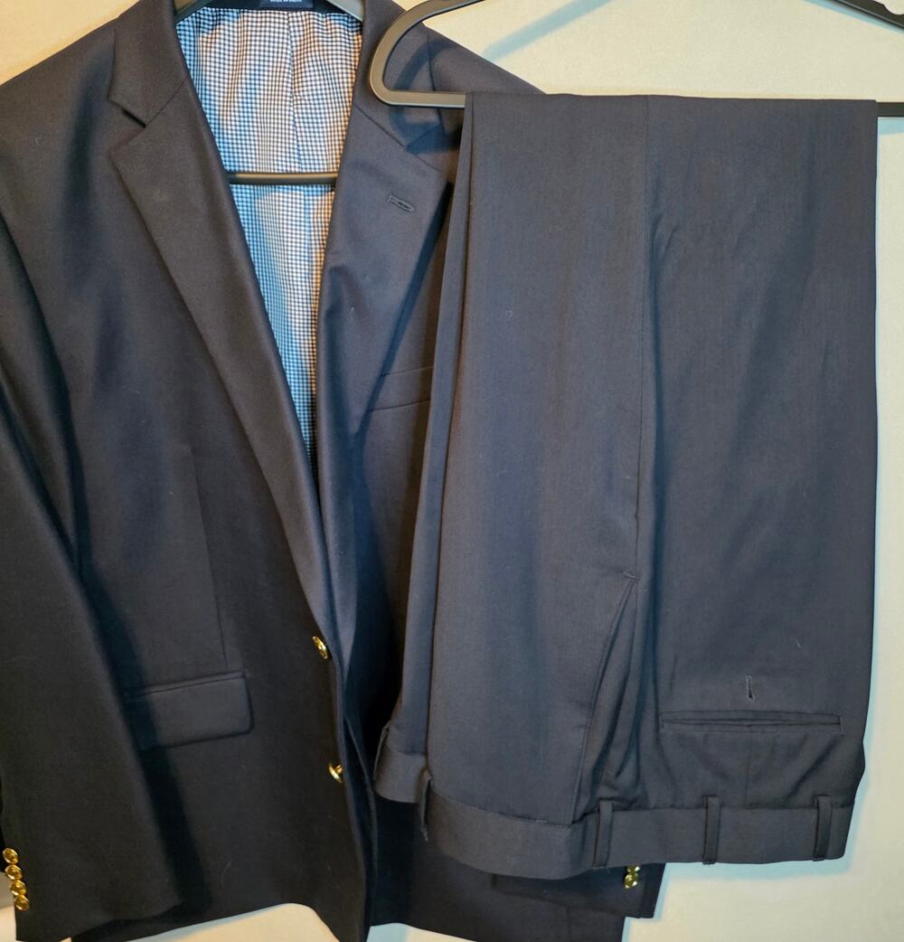 NWOT Men's Stafford 100% Wool Dark Navy Suit white and blue gingham interior